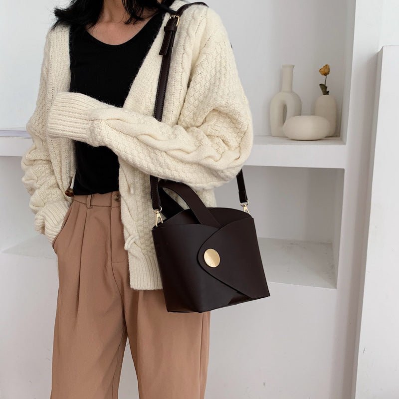 Solid color shoulder bag - Elora Moda