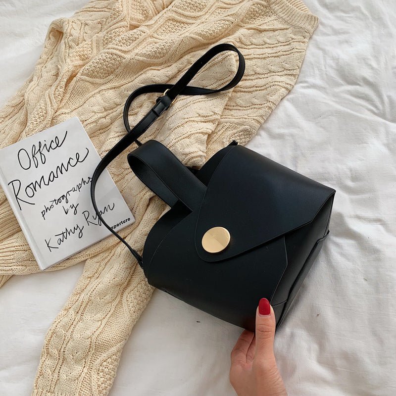 Solid color shoulder bag - Elora Moda